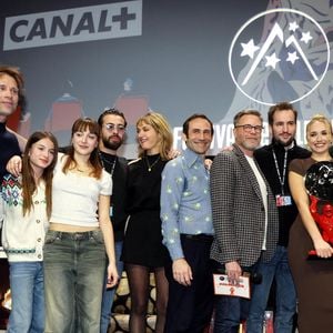 Thomas Jouannet, Ysée Jouannet, Mado Jouannet, Caroline AngladeGuillaume De Tonquédec, Adrien Guedra-Degeorges, Chloé Jouannet, Maxime Azzopardi, Marilou Berry lors de la cérémonie de clôture du 27ème Festival International du Film de Comédie de l'Alpe d'Huez, France, le 20 janvier 2024. © Dominique Jacovides/Bestimage