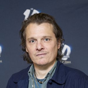 Bénabar revient sur la période difficile après la mort de Denis, son accordéoniste et ami proche, survenue il y a cinq ans.

Bénabar - Photocall de la comédie musicale "Les 10 commandements - l'envie d'aimer" à la Seine Musicale à Boulogne-Billancourt. © Gaffiot-Perusseau/Bestimage