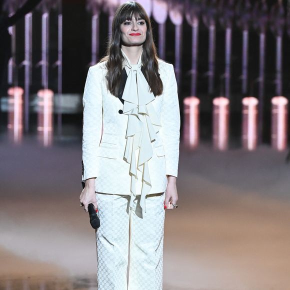 "Je déplore que la culpabilisation soit toujours centrée sur la femme", a-t-elle conclu. 

Clara Luciani  lors de la 38ème cérémonie des Victoires de la musique à la Seine musicale de Boulogne-Billancourt, France, le 10 février 2023. © Coadic Guirec/Bestimage