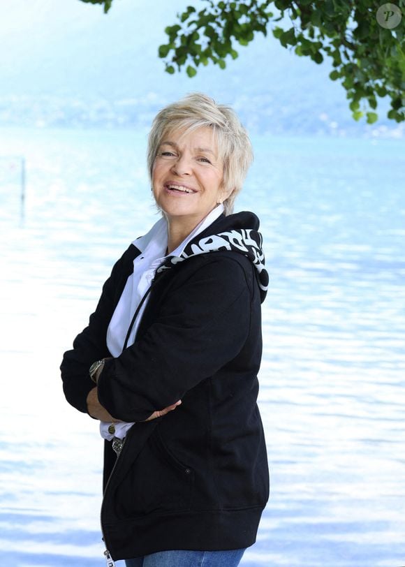 Exclusif - Véronique Jannot pose lors de la 4ème édition du festival cinéma français et gastronomie d'Aix-les-Bains, le 4 juin 2025.
© Denis Guignebourg / Bestimage