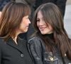 Une prise de risque saluée par Sophie Marceau qui disait au sujet de sa "petite" dernière : "Elle devient une adulte. Je trouve ça formidable de la voir évoluer, s’émanciper".

Sophie Marceau, Juliette Lemley arrivant au défilé Schiaparelli lors de la Fashion Week Haute Couture à Paris, France, le 26 janvier 2026. Photo Julien Reynaud/Aps-Medias/Abaca
