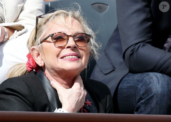 Véronique Sanson - People dans les tribunes des Internationaux de France de tennis de Roland-Garros à Paris, le 2 juin 2015. Photo par DOMINIQUE JACOVIDES / BESTIMAGE