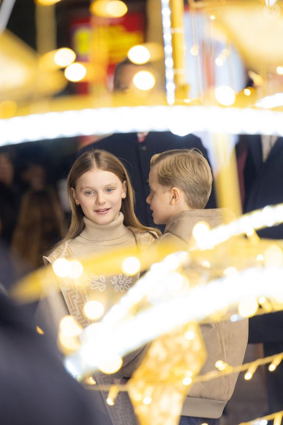 La princesse Gabriella de Monaco, comtesse de Carladès, Le prince Jacques de Monaco, marquis des Baux - La famille princière de Monaco lors du lancement des illuminations de Noël organisées par la municipalité de Monaco sur la Place d'Armes le 27 novembre 2025.
© Olivier Huitel / Pool / Bestimage