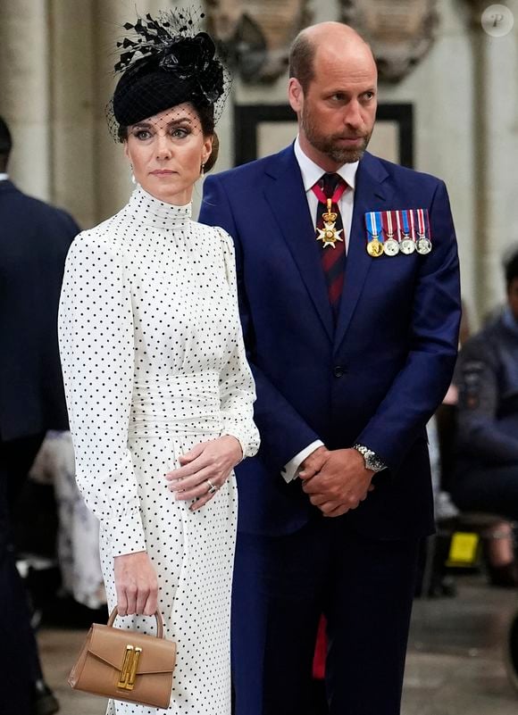 Le prince William, prince de Galles, et Catherine (Kate) Middleton, princesse de Galles -  La famille royale lors de la messe qui marque les 80 ans de la fin de la guerre à l'abbaye de Westminster à Londres le 8 mai 2025 

Jordan Pettitt/WPA-Pool/Bestimage
