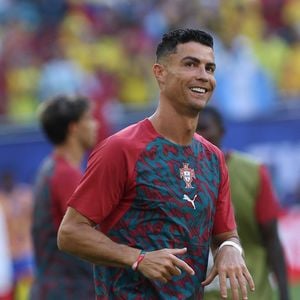 FLORIDE, ÉTATS-UNIS, 27 juin : Cristiano Ronaldo, de l'équipe nationale du Portugal, s'échauffe avant le match du groupe K de la Coupe du Monde de la FIFA 2026 opposant la Colombie au Portugal au Miami Stadium, à Miami (Floride), le 27 juin. SPP / PsnewZ / Bestimage