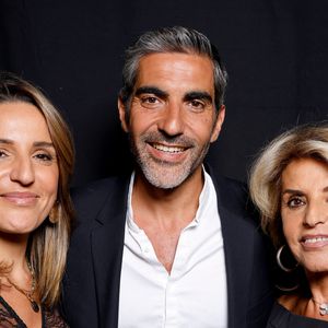 Exclusif - Ary Abittan entouré de sa soeur Rina Abittan et sa mère Marlène Abittan - Backstage de l'enregistrement de l'émission "La Chanson secrète 8" à la Seine musicale à Paris, diffusée le 4 septembre sur TF1
© Gaffiot-Moreau / Bestimage