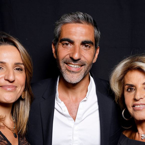 Exclusif - Ary Abittan entouré de sa soeur Rina Abittan et sa mère Marlène Abittan - Backstage de l'enregistrement de l'émission "La Chanson secrète 8" à la Seine musicale à Paris, diffusée le 4 septembre sur TF1
© Gaffiot-Moreau / Bestimage