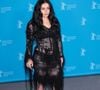 "Je pensais notamment à ce personnage incarné par Vincent Cassel", avait-elle expliqué en janvier dernier à la chaîne Criterion.
Charli XCX a fait une apparition lors de la séance photo pour « The Moment » à l'occasion de la 76e édition du Festival international du film de Berlin. La star de la pop est associée à ce projet, présenté dans la sélection officielle de la Berlinale cette année. Backgrid UK/ Bestimage