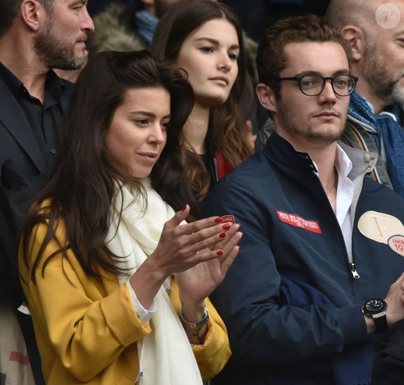 Louis Sarkozy et sa nouvelle compagne, Natali, une musicienne - Célébrités dans les tribunes du parc des princes lors du match de football de ligue 1 PSG-Bastia le 6 mai 2017. (Giancarlo Gorassini/Bestimage).