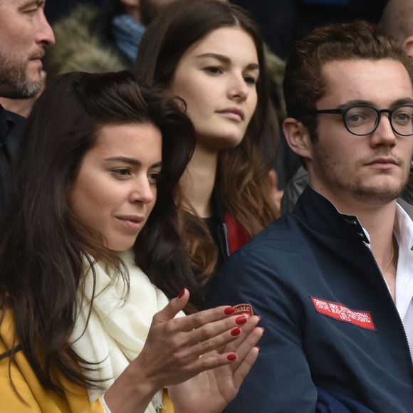 Louis Sarkozy et sa nouvelle compagne, Natali, une musicienne - Célébrités dans les tribunes du parc des princes lors du match de football de ligue 1 PSG-Bastia le 6 mai 2017. (Giancarlo Gorassini/Bestimage).