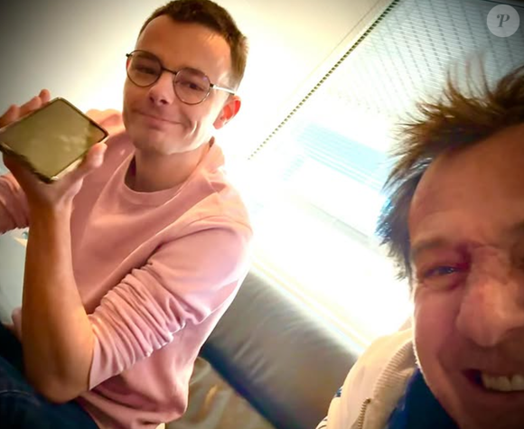 Jean-Luc Reichmann en compagnie d'Emilien, champion actuel des "12 Coups de midi", sur TF1.