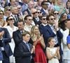 Mais il a brillé par son absence à Wimbledon où se trouvaient Kate, William, Charlotte et Louis ce dimanche 13 juillet
Le prince William, prince de Galles, Catherine (Kate) Middleton, princesse de Galles, La princesse Charlotte de Galles, Le prince George de Galles - Personnalités à la finale homme du tournoi de tennis de Wimbledon le 13 juillet 2025.
© Chryslène Caillaud / PsnewZ / Bestimage