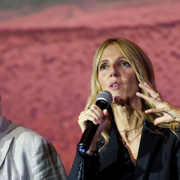 "Ce qui m'a toujours impressionnée chez ma soeur, c'est son absence totale d'amertume. Je me souviens qu'à l'époque beaucoup de gens lui demandaient si ce n'était pas trop difficile de voir autour d'elles des enfants valides alors que sa fille était en fauteuil roulant."

 François Berléand et Sandrine Kiberlain, la présidente du jury du Festival, durant la cérémonie d'ouverture de la 7eme édition du Festival Cinéroman au cinéma Pathé gare du Sud, à Nice, France, le 29 septembre 2025. © Bebert-Jacovides/Bestimage