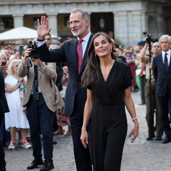 Le roi Felipe VI d'Espagne et la reine Letizia assistent au concert de la garde royale en l'honneur du 10ème anniversaire de leur couronnement sur la Plaza Mayor à Madrid, le 18 juin 2025.

Photo : Europa Press / Bestimage
