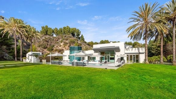 Exclusif - La nouvelle villa de Kanye West à Beverly Hills. Kanye a finalisé l'achat hors marché pour 35 millions de dollars. La propriété de style méditerranéen comprend environ 1900 m2 d'espace habitable, des jardins privés et des vues panoramiques sur la ville. Los Angeles, le 15 décembre 2024.