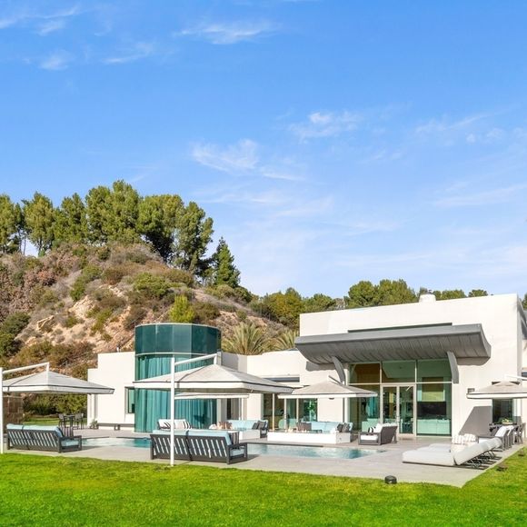 Exclusif - La nouvelle villa de Kanye West à Beverly Hills. Kanye a finalisé l'achat hors marché pour 35 millions de dollars. La propriété de style méditerranéen comprend environ 1900 m2 d'espace habitable, des jardins privés et des vues panoramiques sur la ville. Los Angeles, le 15 décembre 2024.