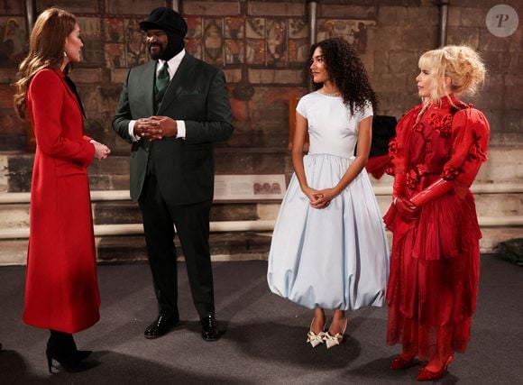 La princesse de Galles rencontre Gregory Porter, Olivia Dean et Paloma Faith lors de la cérémonie de chants Together At Christmas à l'abbaye de Westminster à Londres. Date de la photo : Vendredi 6 décembre 2024. Isabel Infantes/PA Wire |PA Wire : Isabel Infantes/PA Wire