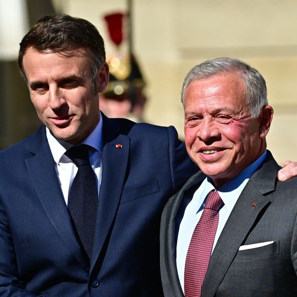Entre 2003 et 2017, le monarque a acquis pas moins de quatorze propriétés de luxe à travers le monde.

Le président Emmanuel Macron accueille le roi Abdallah II de Jordanie au palais de l'Elysée à Paris le 19 mars 2025.

© Christian Liewig / Bestimage