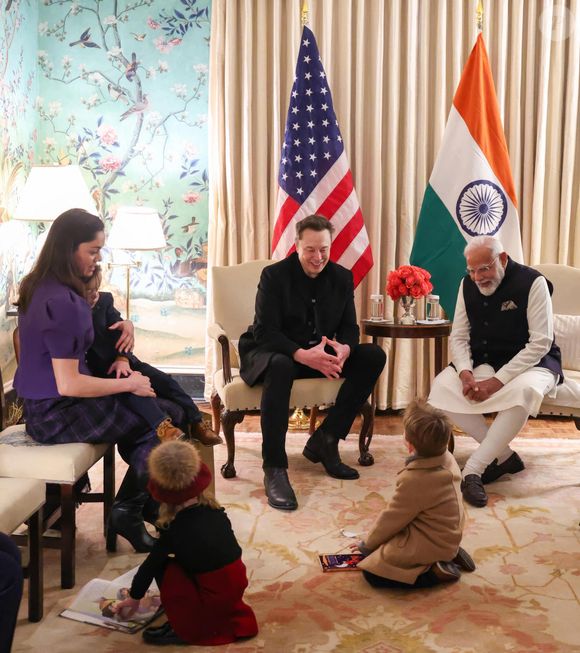 Les frères et soeurs aînés de X étaient eux aussi scolarisés dans une école créée par leur célèbre papa. 

13 février 2025, Washington, Dc, États-Unis : Le Premier ministre indien Narendra Modi, à droite, rencontre le directeur du DOGE Elon Musk, au centre, et sa famille à Blair House, le 13 février 2025 à Washington D.C.
© Zuma Press/Bestimage