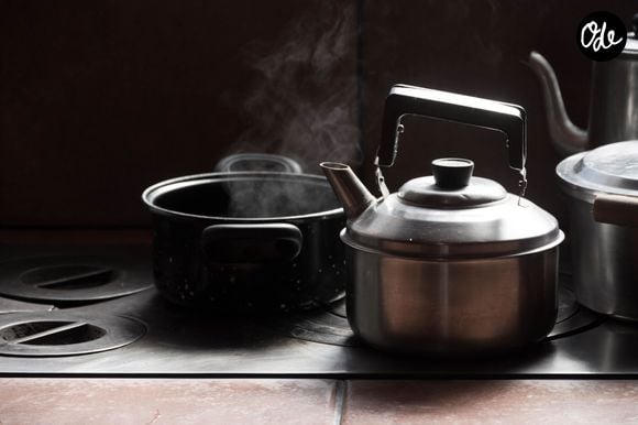 Attendez que l'eau refroidisse et jetez les graisses à la poubelle.

Pexels