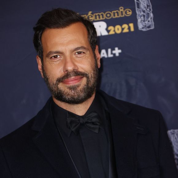 “Il y a le volatile empaillé, ‘un faisan doré’, et sous le bureau, cette peau de zèbre à l’exotisme un brin daté", écrit "Libération" dans un portrait du comédien.

Laurent Lafitte lors du photocall lors de la 46ème cérémonie des César à l’Olympia à Paris, France, le 12 mars 2021.©  Thomas Samson / Pool / Bestimage