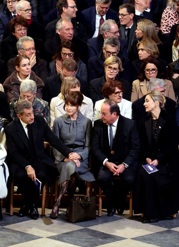 Nicolas Sarkozy, sa femme Carla Bruni, François Hollande et sa femme Julie Gayet - Cérémonie de réouverture de la cathédrale Notre-Dame de Paris, le 7 décembre 2024. Joyau de l’art gothique, lieu de culte et de culture, symbole universel de la France et de son histoire, la cathédrale de Notre-Dame de Paris rouvre ses portes les 7 et 8 décembre, cinq ans après le terrible incendie qui l’avait ravagée le 15 avril 2019. 
© Dominique Jacovides / Bestimage