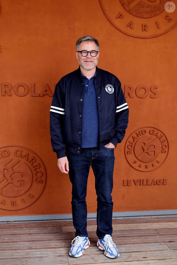 Guillaume de Tonquédec au village lors des Internationaux de France de Tennis de Roland Garros le 1er juin 2025.

© Dominique Jacovides / Bestimage