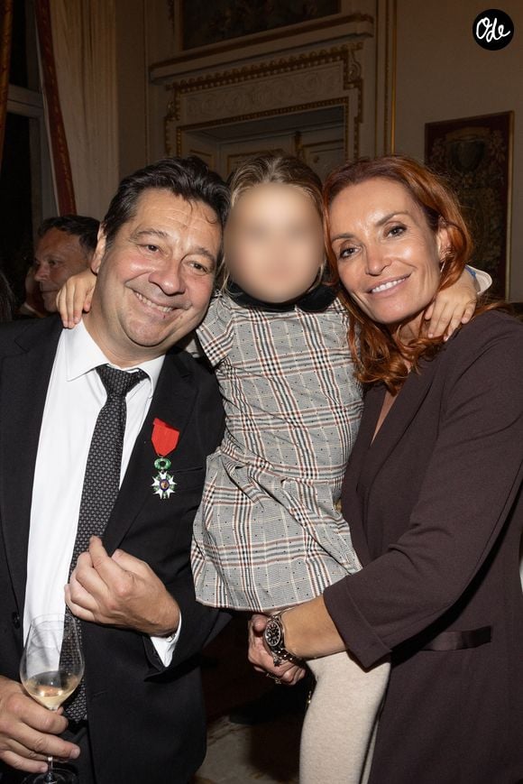 Exclusif -  Laurent Gerra, Christelle Bardet et leur fille Célestine - Laurent Gerra reçoit la légion d’honneur de la part du grand chancelier F. Lecointre en présence de la première dame, B. Macron au Palais de la Légion d'honneur à Paris. © Cyril Moreau/Bestimage