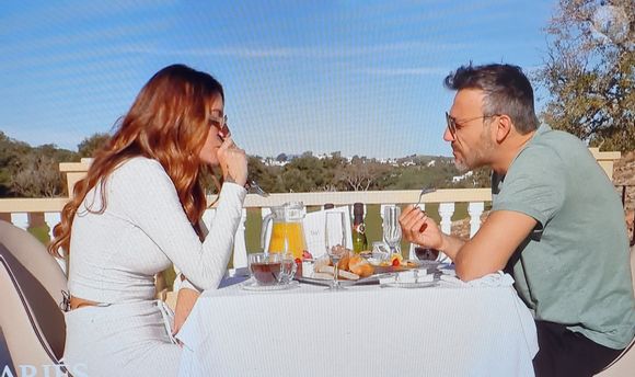 Ils ont heureusement rapidement eu une discussion 

Rapprochement entre Marie et Laurent lors de leur lune de miel au Maroc - épisode de "Mariés au premier regard 2025" du 2 juin, sur M6