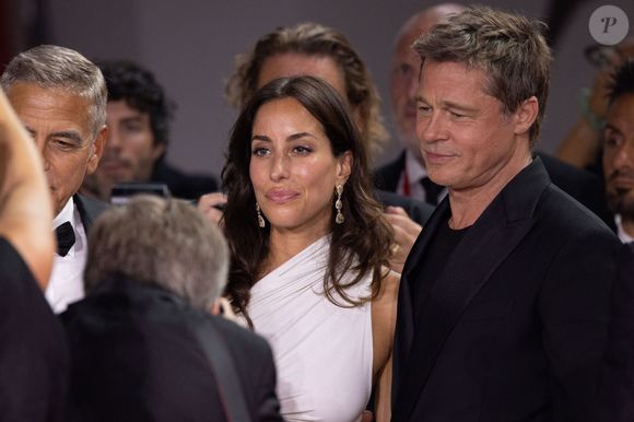 Brad Pitt et sa compagne Ines de Ramon à la projection de "Wolfs" lors du 81ème festival international du film de Venise, la Mostra le 1er septembre 2024.©Photo: Cinzia Camela. (Credit Image: © Cinzia Camela/LPS via ZUMA Press Wire)