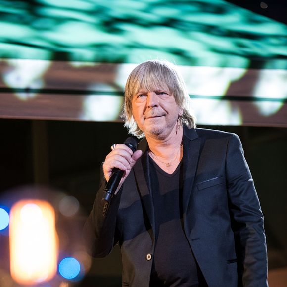 Exclusif - Le chanteur Renaud (Renaud Séchan) - Tournage de l'émission "Merci Renaud" dans les studios de la Plaine Saint-Denis le 15 novembre 2016, qui sera diffusée le samedi 17 décembre 2016 en prime time sur France 2. © Cyril Moreau / Bestimage