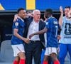 Alors que le sélectionneur national, Didier Deschamps, traverse actuellement une douloureuse épreuve personnelle, son équipe a tenu à se montrer présente.

Didier Deschamps, Kylian Mbappé et Ousmane Dembélé lors du match France-Suède, 16e de finale de la Coupe du monde 2026. 

© Bestimage
