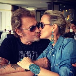 Elle reconnaît simplement une brève idylle sur un tournage

Laeticia et Johnny Hallyday sur Instagram le 1er juillet 2013.