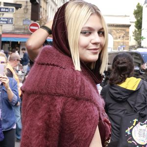 Mais toutes les bonnes choses ont une fin ! "Bye Bali. Un peu de repos, beaucoup de nouvelles musiques et un nouveau tatouage", a écrit cette dernière en légende de sa publication.

Louane  au défilé Jean-Paul Gaultier Haute Couture automne-hiver 2024 lors de la Paris Fashion Week le 5 juillet 2023.

© Christophe Aubert via Bestimage