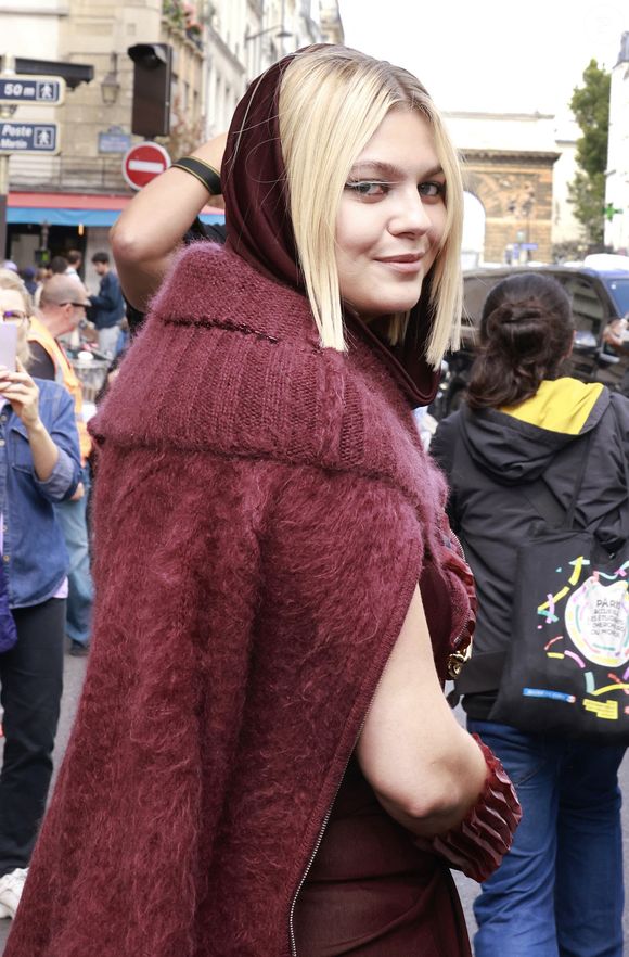 Mais toutes les bonnes choses ont une fin ! "Bye Bali. Un peu de repos, beaucoup de nouvelles musiques et un nouveau tatouage", a écrit cette dernière en légende de sa publication.

Louane  au défilé Jean-Paul Gaultier Haute Couture automne-hiver 2024 lors de la Paris Fashion Week le 5 juillet 2023.

© Christophe Aubert via Bestimage