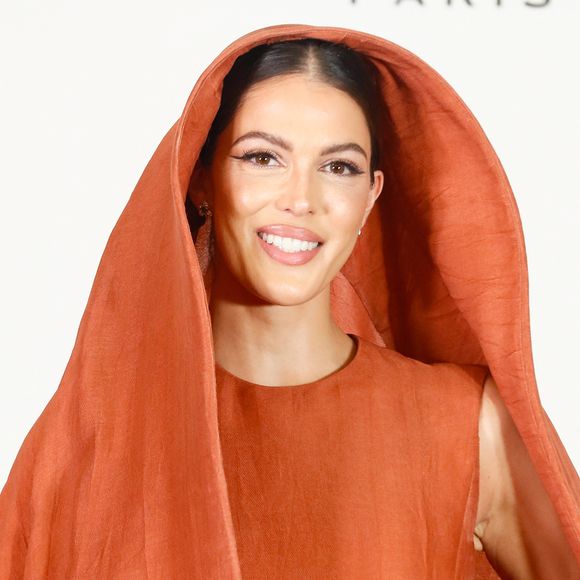 Elle est fan du produit "magique".

Iris Mittenaere - Photocall du défilé de mode Haute-Couture automne-hiver 2024/2025 “Stephane Rolland” lors de la Fashion Week de Paris
© Christophe Clovis / Bestimage