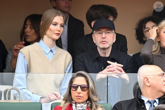 Dmitri Rybolovlev, l'homme d'affaires russo-chypriote et président du club de football professionnel de Monaco, et sa compagne durant la finale de la 118e édition du Rolex Monte-Carlo Masters, au Monte-Carlo Country Club à Roquebrune Cap Martin, le 13 avril 2025. © Bruno Bebert/Bestimage