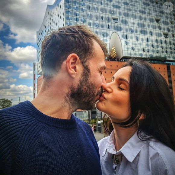 Un emménagement qui sera effectif en mai 2026.

Vivien et Garance à Hambourg, photo postée le 2 novembre 2025 sur le compte Instagram de Vivien @Vivien_MAPR3

Capture d'écran du compte Instagram de Vivien @Vivien_MAPR3