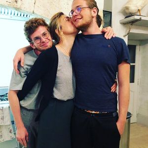 Julie Gayet se montre avec ses deux fils Tadeo et Ezéchiel sur Instagram le 11 mai 2020.