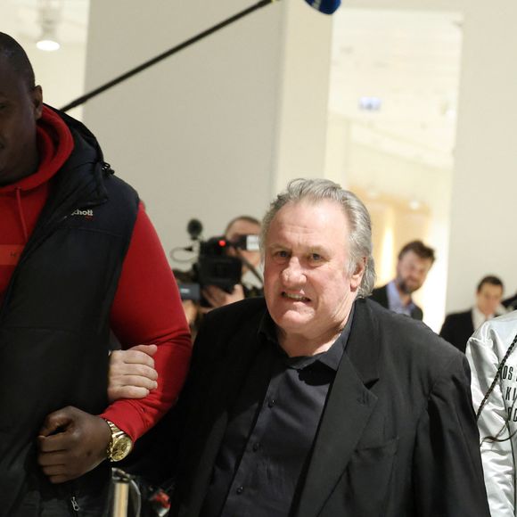 Gérard Depardieu et sa fille Roxane - Procès de Gérard Depardieu pour agressions sexuelles sur deux femmes lors d'un tournage de film en 2021, au tribunal correctionnel de Paris le 27 mars 2025.

© Guignebourg / Clovis / Bestimage