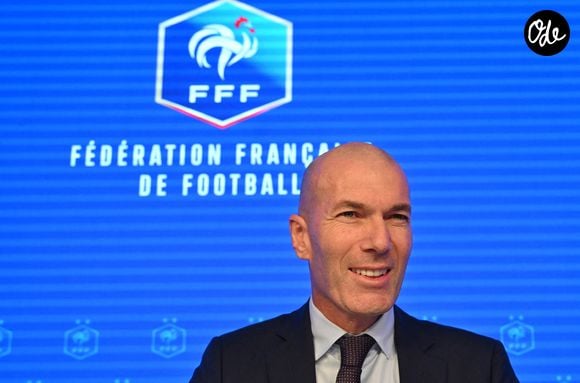L'ancien international français de football Zinédine Zidane s'exprime lors d'une conférence de presse visant à le présenter comme le nouveau sélectionneur de l'équipe de France, au siège de la Fédération française de football (FFF) à Paris, le 28 juillet 2026. © Christian Liewig/Bestimage