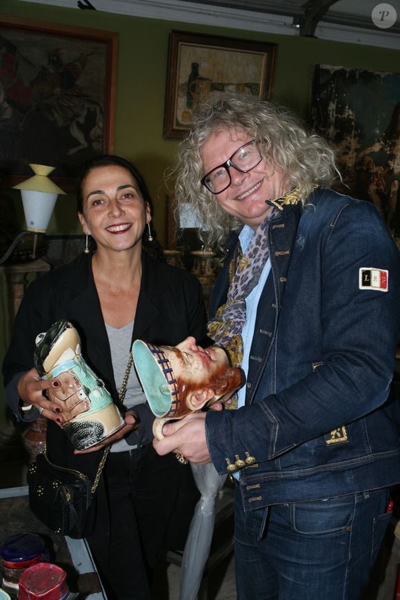 Exclusif - Caroline Pons, Pierre-Jean Chalençon - 99ème édition de la 'Foire de Chatou' sur les antiquités et Brocante à Chatou le 29 septembre 2019. © JLPPA/Bestimage
No web no blog pour Belgique et suisse