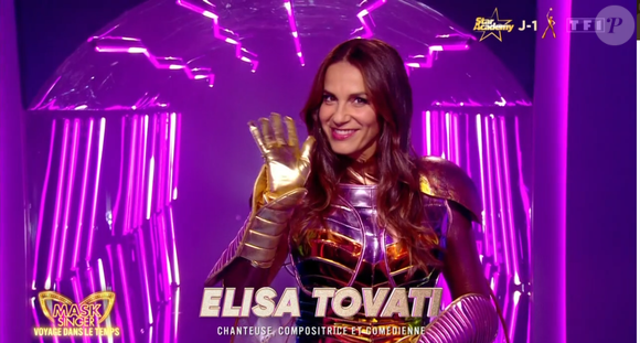 Sous le costume se cachait Elisa Tovati, chanteuse et actrice.

Le Scarabée éliminé en demi-finale de Mask Singer 8, capture d'écran TF1
