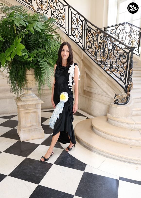 Alexa Chung au photocall du défilé de mode DIOR Collection Haute Couture Automne/Hiver 2026-2027 lors de la Fashion Week de Paris (PFW) au musée Rodin, à Paris, France, le 6 juillet 2026. © Denis Guignebourg/Bestimage