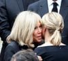 Brigitte Macron traverse une période difficile après la disparition de sa sœur aînée Anne-Marie début juillet. 

Brigitte Macron, Audrey Crespo-Mara - Sorties des obsèques de Thierry Ardisson en l’église Saint-Roch de Paris, France. 

© Clovis-Jacovides/Bestimage