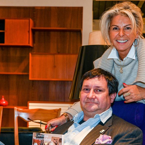 Exclusif - Caroline Margeridon (Affaire conclue sur France 2) , dédicace son livre "Libre!" dans la boutique Haute Antiques 207 de son ami et collègue dans l'émission Stéphane Vanhandenhoven à Bruxelles le 14 novembre 2021. © Frédéric Andrieu / Bestimage