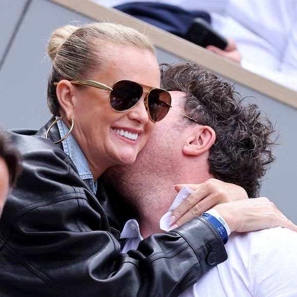 Après avoir passé du bon temps avec Frédéric, Laeticia Hallyday a mis le cap sur le Sud de la France

Laeticia Hallyday et son compagnon Frédéric Suant très amoureux dans les tribunes lors des Internationaux de France de Tennis de Roland Garros, à Paris, France. © Jacovides-Moreau/Bestimage