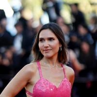 Joyce Jonathan au "paradis des villages perchés" : la chanteuse retrouve Gabriel Attal et profite avec sa fille