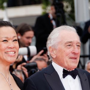 Tiffany Chen et son compagnon Robert de Niro - Montée des marches du film « Partir un jour » pour la cérémonie d’ouverture du 78ème Festival International du Film de Cannes, au Palais des Festivals à Cannes. Le 13 mai 2025
© Jacovides-Moreau / Bestimage