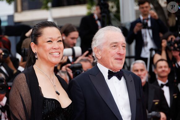 Tiffany Chen et son compagnon Robert de Niro - Montée des marches du film « Partir un jour » pour la cérémonie d’ouverture du 78ème Festival International du Film de Cannes, au Palais des Festivals à Cannes. Le 13 mai 2025
© Jacovides-Moreau / Bestimage